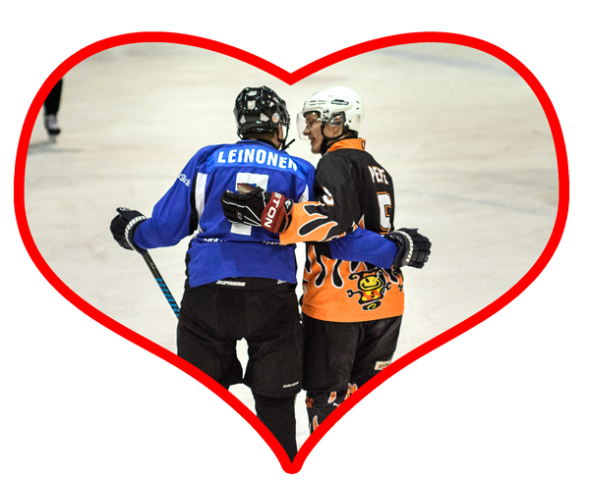 Rovaniemi - City of brotherly love. Mikko Leinonen ja Pepe Tuononen kiihkeän pelin tiimellyksessä. Kuva: Jouni Porsanger